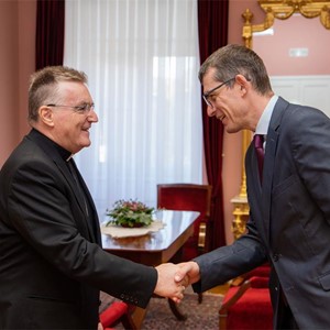 Kardinal Bozanić primio novog slovenskog veleposlanika u RH